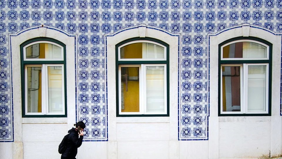 Edificio decorato con azulejos